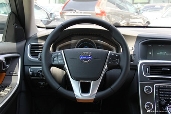 2015款沃尔沃S60L 2.0T T5 智驭版到店实拍