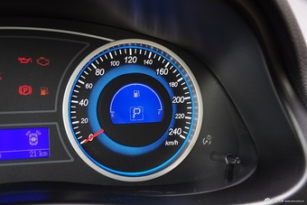 2015款吉利EC8 2.0L自动尊贵型