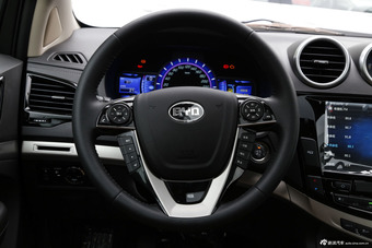 2015款比亚迪S7升级版1.5T手动尊贵型