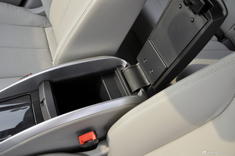 2014款奔腾B90到店实拍