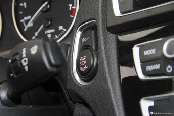 2015款宝马1系118i 1.6T自动都市设计套装