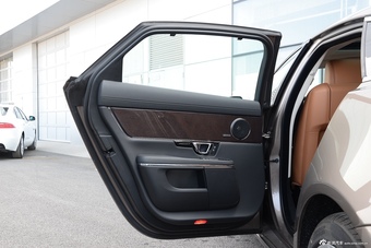 2016款捷豹XJL 3.0L自动SC四驱全景商务版