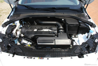 2015款沃尔沃S60L 2.0T T5 智驭版到店实拍