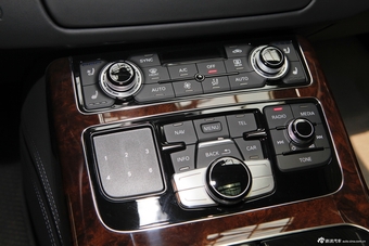 2013款奥迪A8L W12 6.3FSI quattro旗舰型