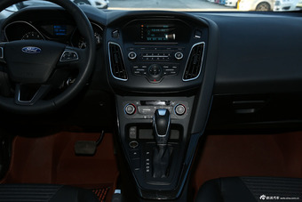 2015款福克斯两厢1.0T自动超能风尚型