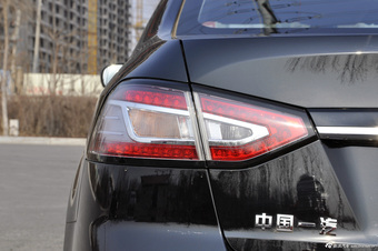 2014款奔腾B90到店实拍