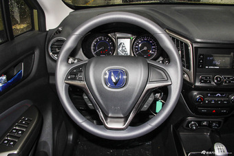 2016款长安CS15 1.5L手动时尚版