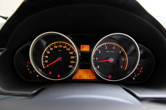 2013款中华H330 1.5L自动豪华型