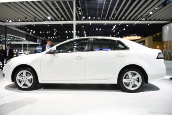 2015上海车展：奔腾B90