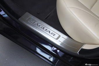 2015款捷豹XJL 2.0T两驱典雅商务版