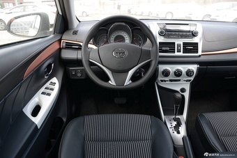 2016款YARiS L致炫1.5L自动劲速天窗版