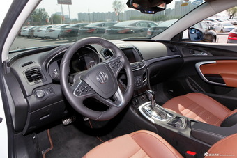 2014款君威GS 2.0T自动纵情运动版