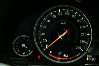 2015款宝马5系535Li 3.0T自动行政型豪华设计套装