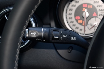 2016款奔驰GLA级 GLA220 2.0T自动 4MATIC豪华型