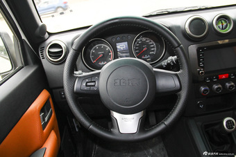 2014款北京BJ40 2.4L手动穿越版