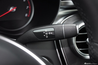 20015款奔驰C级C200旅行版