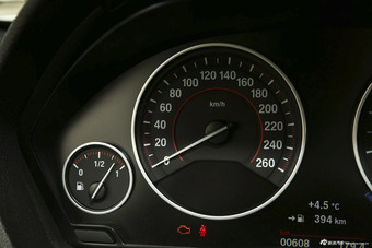 2015款宝马3系328i M运动型