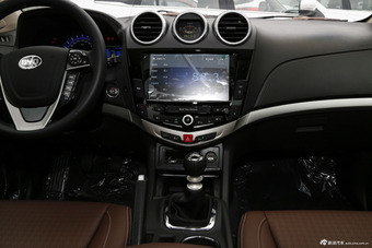 2015款比亚迪S7升级版1.5T手动尊贵型