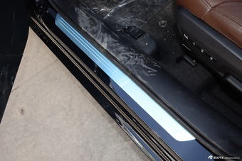 2016款奔腾B90 1.8T自动尊贵型十周年纪念版