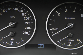 2015款宝马1系118i 1.6T自动都市设计套装