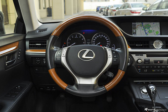 2014款雷克萨斯ES250自动豪华版