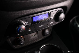 2014款英伦金刚两厢1.5L手动尊贵型