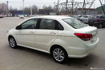 2013款北京汽车E系列三厢