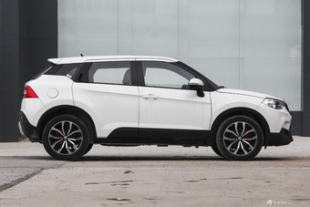 2015款中华V3 1.5T自动精英型