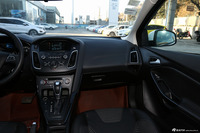 2015款福克斯两厢1.0T自动超能风尚型