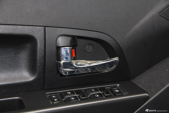 2015款骐铃T7 2.8T手动两驱尊贵版加长轴距JE493ZKQ4CB