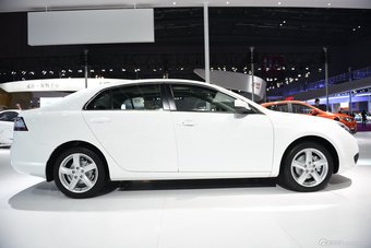 2015上海车展：奔腾B90