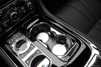2015款捷豹XJL2.0T两驱典雅商务80周年典藏版