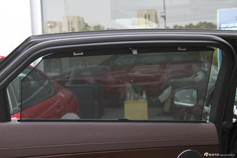 2015款捷豹XJL 2.0T两驱典雅商务版