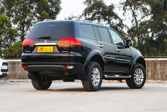 2013款帕杰罗·劲畅3.0L 自动四驱旗舰版