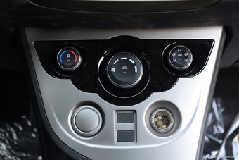 2016款海马M3 1.5L手动时尚型