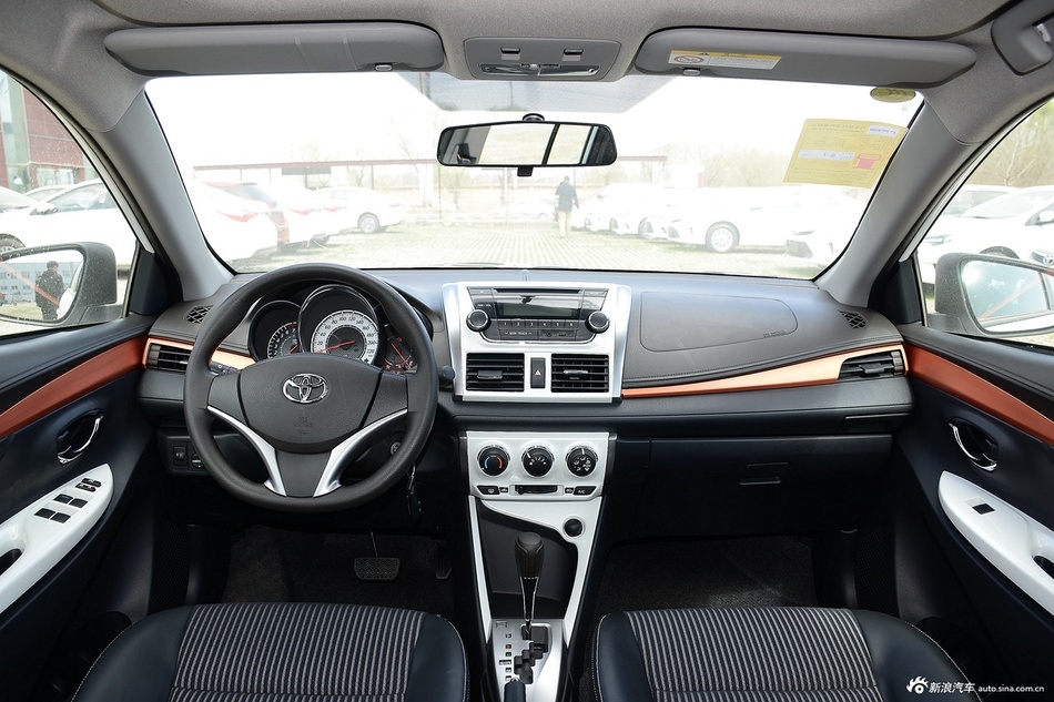 2016款YARiS L致炫1.5L自动劲速天窗版