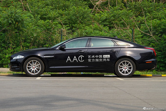 2015款捷豹XJL 2.0T两驱典雅商务版