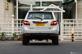 2015款陆风X8探索版2.0T汽油四驱超豪华型