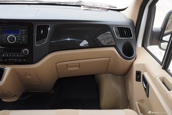 2015款图雅诺2.8T长轴商务版