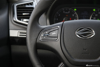 2015款陆风X8探索版2.0T汽油四驱超豪华型