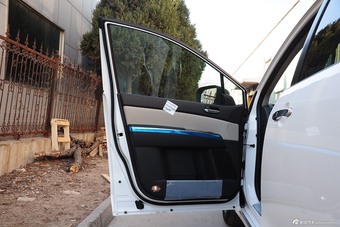 2015款马自达8 2.5L自动领航版