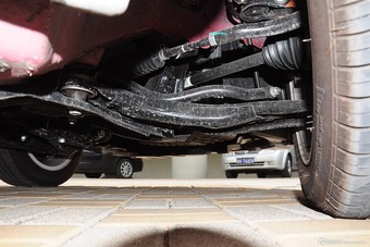 2015款吉利英伦C5 1.5L手动两厢尊贵型