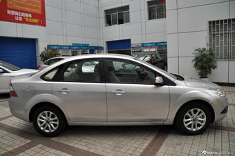 2013款福克斯三厢经典