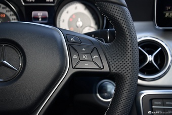 2016款奔驰GLA级 GLA220 2.0T自动 4MATIC豪华型