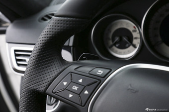 2015款奔驰E400L 3.0T自动豪华型4MATIC运动轿车