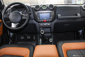 2014款北京BJ40 2.4L手动穿越版