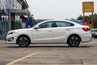 2016款海马福美来1.6L手动品尚型升级版