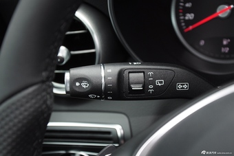 20015款奔驰C级C200旅行版