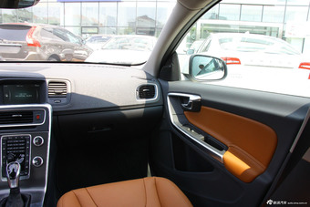 2015款沃尔沃S60L 2.0T T5 智驭版到店实拍