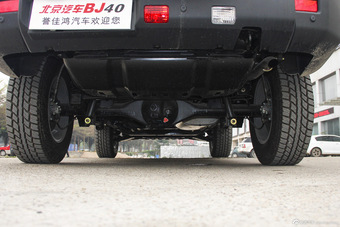 2014款北京BJ40 2.4L手动穿越版